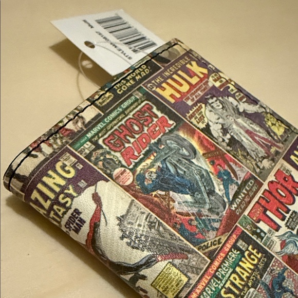 Marvel Comic Book Wallet - Picture 3 of 10